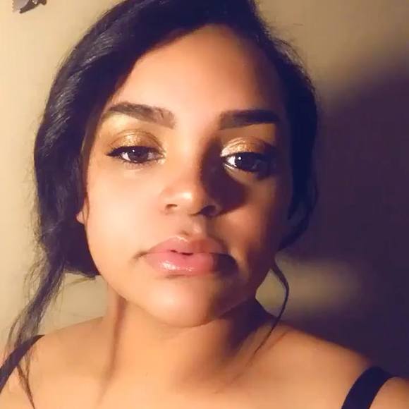 Meet your Posher, Cassandra - Picture 1 of 1